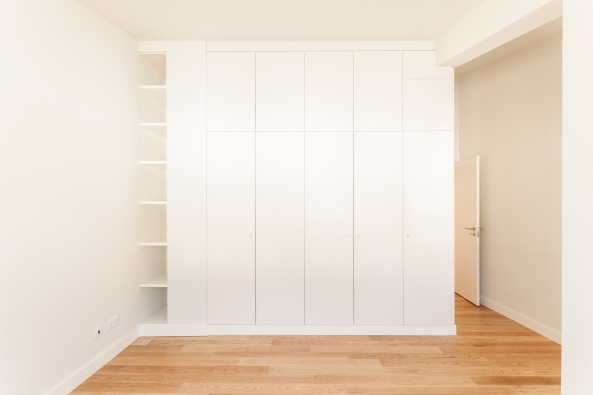 Kacheln, Umbau, offenes Wohnzimmer, Podest, Beton, Dachaufstockung, requalification, old warehouse, backyard, open living room, duplex,