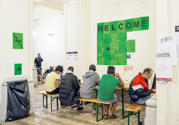 Flchtlingsunterkunft fr 1.200 Personen an der Universitt fr Angewandte Kunst in Wien, Foto: buero bauer, Wien