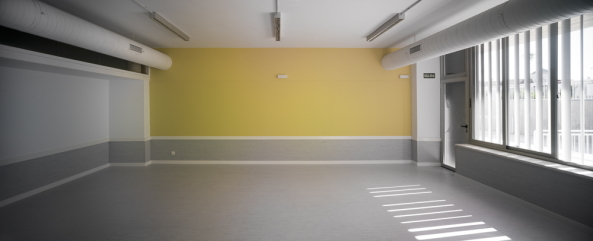 Beton, rechtwinklig, Stelzen, Oberlichter, Montessori, Howard Gardner, Neuroethik, Cadiz, Spanien, primary school 225 kids, concrete, round, organic, Gabriel Verd