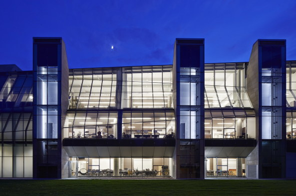 limestone, Gordon Parks Arts Hall, University of Chicago Laboratory Schools, lab school, John Dewey, Valerio Dewalt Train Associates, Neubau, Ateliergebude, Realisierung, Fertigstellung, Glas, Stahl, Beton, Concrete, 2015, 2016, Amercia, Amerika, USA, Nordamerika, Sandstein, Kunst, Medien, Media, Bildung, Lehre, Ausbildung, Privatschule