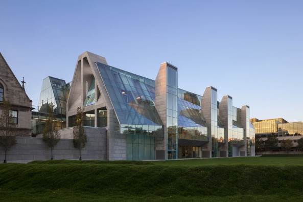 limestone, Gordon Parks Arts Hall, University of Chicago Laboratory Schools, lab school, John Dewey, Valerio Dewalt Train Associates, Neubau, Ateliergebude, Realisierung, Fertigstellung, Glas, Stahl, Beton, Concrete, 2015, 2016, Amercia, Amerika, USA, Nordamerika, Sandstein, Kunst, Medien, Media, Bildung, Lehre, Ausbildung, Privatschule