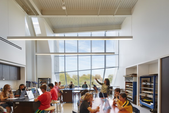 limestone, Gordon Parks Arts Hall, University of Chicago Laboratory School�s, lab school, John Dewey, Valerio Dewalt Train Associates, Neubau, Ateliergeb�ude, Realisierung, Fertigstellung, Glas, Stahl, Beton, Concrete, 2015, 2016, Amercia, Amerika, USA, Nordamerika, Sandstein, Kunst, Medien, Media, Bildung, Lehre, Ausbildung, Privatschule