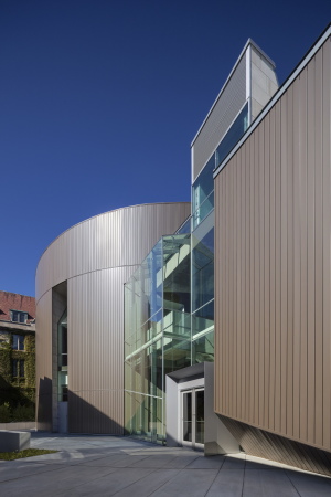 limestone, Gordon Parks Arts Hall, University of Chicago Laboratory Schools, lab school, John Dewey, Valerio Dewalt Train Associates, Neubau, Ateliergebude, Realisierung, Fertigstellung, Glas, Stahl, Beton, Concrete, 2015, 2016, Amercia, Amerika, USA, Nordamerika, Sandstein, Kunst, Medien, Media, Bildung, Lehre, Ausbildung, Privatschule