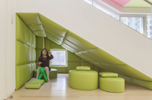 Kyungsub Shin, Jungmin Nam, Oa-lab, kleine bunte landmarke, landmarke, beton, flower, flower+, fassade, blumen, farben, vertikale promenade, garten, kita, kindergarten, freiraum