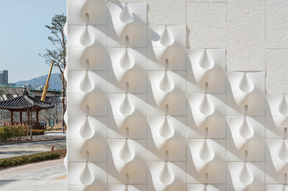 Kyungsub Shin, Jungmin Nam, Oa-lab, kleine bunte landmarke, landmarke, beton, flower, flower+, fassade, blumen, farben, vertikale promenade, garten, kita, kindergarten, freiraum