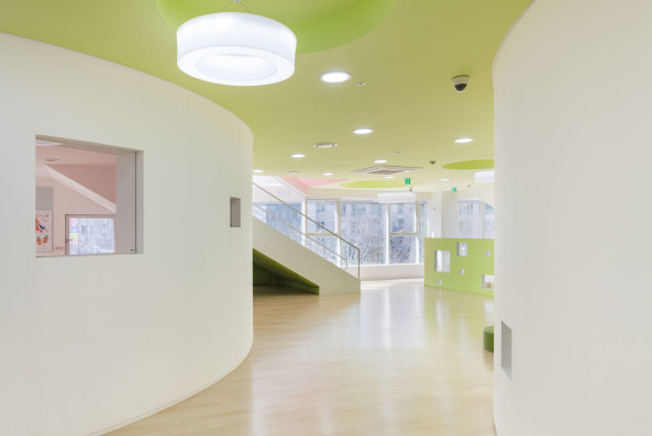 Kyungsub Shin, Jungmin Nam, Oa-lab, kleine bunte landmarke, landmarke, beton, flower, flower+, fassade, blumen, farben, vertikale promenade, garten, kita, kindergarten, freiraum