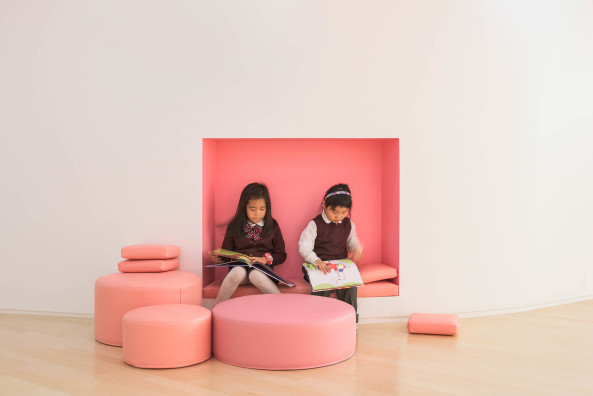 Kyungsub Shin, Jungmin Nam, Oa-lab, kleine bunte landmarke, landmarke, beton, flower, flower+, fassade, blumen, farben, vertikale promenade, garten, kita, kindergarten, freiraum