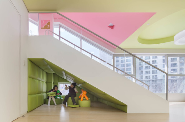 Kyungsub Shin, Jungmin Nam, Oa-lab, kleine bunte landmarke, landmarke, beton, flower, flower+, fassade, blumen, farben, vertikale promenade, garten, kita, kindergarten, freiraum