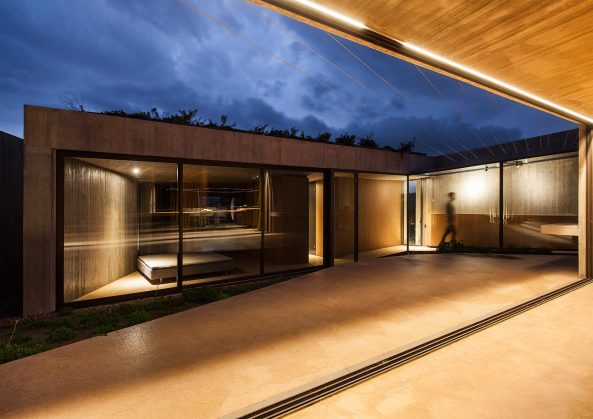 HUSER; Huser-Award 2016, Bernardo Bader Architekten, Haus Kaltschmieden in Doren, Haus Stein in Druxberge, Jan Rsler Architekten, Casa 1014 in Granollers bei Barcelona, Harquitectes, Haus in Megara, Tense Architecture Network, Haus fr Julia und Bjrn in Egg, Innauer Matt Architekten, Ausgezeichnete Einfamilienhuser, die Besten der besten Einfamilienhuser Europas, Wohnhaus, Baunetz, best houses, best architects, DVA-Verlag, Holz, Beton, Backstein, Umbau, Neubau, Architekt gesucht, Sichtbeton, Holzfassade, Fassade, Architektur in Vorarlberg, BDA, Bund Deutscher Architekten, Haus bauen, Schner Wohnen