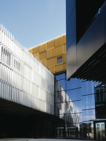 Mediatheque, Angouleme, loci anima - Franoise Raynaud, Medienbibliothek, Planetensymbolik, symbolism, planets, postmodern, Postmoderne, Anthrazit, anthrazit, cupper, Kupfer, gold, Saturn, Mars, Sonne, Sun, Jupiter, Alpha