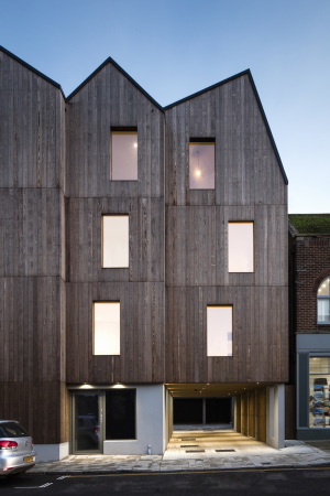 East Sussex TN31 7AN, Rye, 49 Cinque Ports St, England, wood, Holzhaus, Neubau, architecture, fassade, Wohnhaus, Wohungsbau, infill, Kleinstadt, England, Grobritannien, RIBA, JDA  architects, Rother valley, Haupstrae, Spitzdcher, Brick, Ziegel,