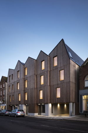 East Sussex TN31 7AN, Rye, 49 Cinque Ports St, England, wood, Holzhaus, Neubau, architecture, fassade, Wohnhaus, Wohungsbau, infill, Kleinstadt, England, Grobritannien, RIBA, JDA  architects, Rother valley, Haupstrae, Spitzdcher, Brick, Ziegel,