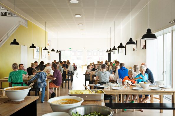 Keine Angst vor Partizipation!  Wohnen heute, Architekturmuseum Mnchen, Hilde Strobl, Andres Lepik, Karin Leydecker, WagnisART, Die Baupiloten, Kalkbreite, Spreefeld Berlin, Baugurppe, Baugenossenschaft, Zusammen Bauen, Ausstellung in Mnchen, Pinakothek, ABC der Partizipation, Partizipation, Mller Sigrist Architekten, Wohnungskrise, Wohnungsfrage, Wohnung gesucht, Neues Bauen, Robert Owens, Industrial Village, Frauenwohnen