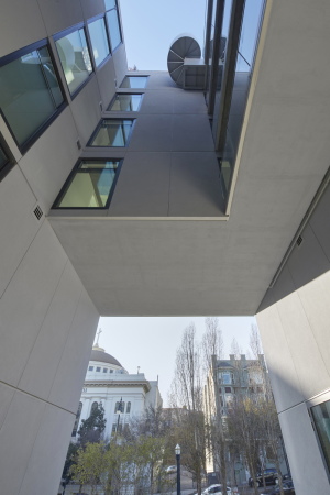 Concrete, Beton Loft, u-f�rmig, Innenhof, Spiraltreppe, Topografie, San Francisco. Baptist Church, Baptistenkirche, Sonnenschutz, Geb�udeh�lle,Loggia, Durchl�ftung, air,