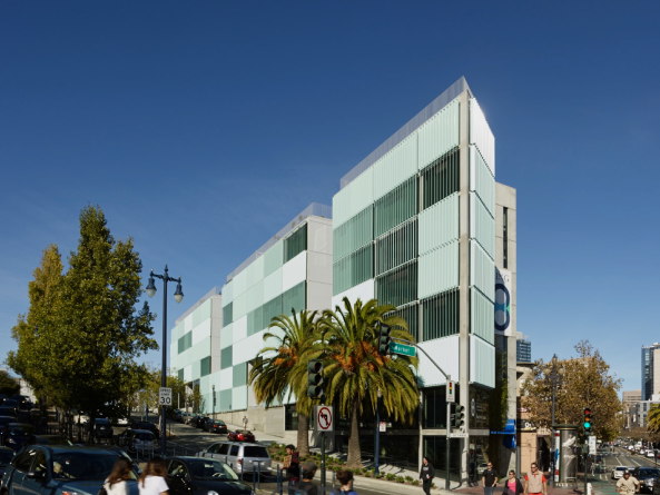 Concrete, Beton Loft, u-f�rmig, Innenhof, Spiraltreppe, Topografie, San Francisco. Baptist Church, Baptistenkirche, Sonnenschutz, Geb�udeh�lle,Loggia, Durchl�ftung, air,