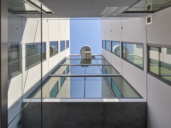 Concrete, Beton Loft, u-f�rmig, Innenhof, Spiraltreppe, Topografie, San Francisco. Baptist Church, Baptistenkirche, Sonnenschutz, Geb�udeh�lle,Loggia, Durchl�ftung, air,