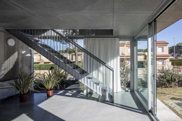 LEscala, Spanien, Neubau, Wohungsbau, Fertigstellung, Beton, Concrete, Bungalow, Glas, Stahl, minimal, minimalistisch, Casa 1217, Harquitectes, Adri Goula, Carla Piol Moreno, zweigeschossig, two stories house, private house, Spanien, Spain, 2015, 2016