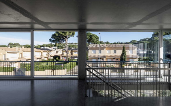 LEscala, Spanien, Neubau, Wohungsbau, Fertigstellung, Beton, Concrete, Bungalow, Glas, Stahl, minimal, minimalistisch, Casa 1217, Harquitectes, Adri Goula, Carla Piol Moreno, zweigeschossig, two stories house, private house, Spanien, Spain, 2015, 2016