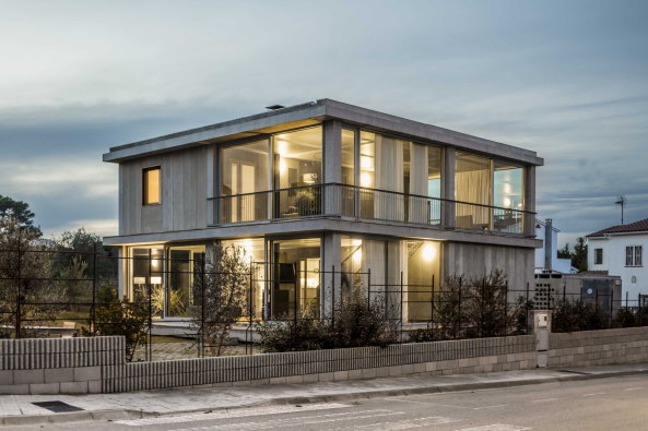 LEscala, Spanien, Neubau, Wohungsbau, Fertigstellung, Beton, Concrete, Bungalow, Glas, Stahl, minimal, minimalistisch, Casa 1217, Harquitectes, Adri Goula, Carla Piol Moreno, zweigeschossig, two stories house, private house, Spanien, Spain, 2015, 2016