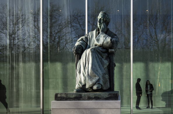 marble, oak, historical reference, supreme court, Den Haag, KAAN architects, basis, glass panels, latticework, judges, atrium, Lichthof, Richter, Gerichtspersonal, getrennte, Erschlieungsweg, funktionale Trennung, Lobby, historische Referenz, Gerichtshof, Marmor, Glas, Gitter, Gitterfassade, Helen Verohoeven