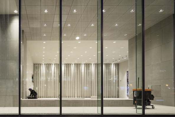 marble, oak, historical reference, supreme court, Den Haag, KAAN architects, basis, glass panels, latticework, judges, atrium, Lichthof, Richter, Gerichtspersonal, getrennte, Erschlieungsweg, funktionale Trennung, Lobby, historische Referenz, Gerichtshof, Marmor, Glas, Gitter, Gitterfassade, Helen Verohoeven