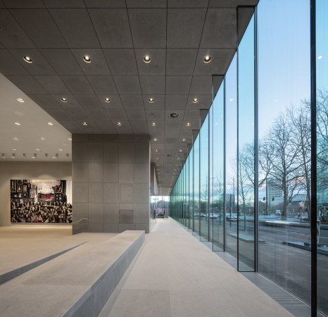 marble, oak, historical reference, supreme court, Den Haag, KAAN architects, basis, glass panels, latticework, judges, atrium, Lichthof, Richter, Gerichtspersonal, getrennte, Erschlieungsweg, funktionale Trennung, Lobby, historische Referenz, Gerichtshof, Marmor, Glas, Gitter, Gitterfassade, Helen Verohoeven