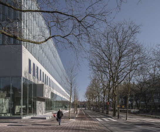 marble, oak, historical reference, supreme court, Den Haag, KAAN architects, basis, glass panels, latticework, judges, atrium, Lichthof, Richter, Gerichtspersonal, getrennte, Erschlieungsweg, funktionale Trennung, Lobby, historische Referenz, Gerichtshof, Marmor, Glas, Gitter, Gitterfassade, Helen Verohoeven
