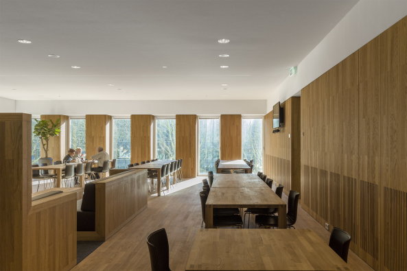 marble, oak, historical reference, supreme court, Den Haag, KAAN architects, basis, glass panels, latticework, judges, atrium, Lichthof, Richter, Gerichtspersonal, getrennte, Erschlieungsweg, funktionale Trennung, Lobby, historische Referenz, Gerichtshof, Marmor, Glas, Gitter, Gitterfassade, Helen Verohoeven