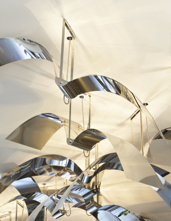 Alumimium, doppelte Verschalung, double layer, cladding, steel frame, glass, renovation, breathable facade, atmende Fassade, doppelte Ummantelung, Stahlrahmen, Glas, Durchl�ftung, Passage, Halle, Glas, Dachterrassen