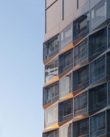 Alumimium, doppelte Verschalung, double layer, cladding, steel frame, glass, renovation, breathable facade, atmende Fassade, doppelte Ummantelung, Stahlrahmen, Glas, Durchlftung, Passage, Halle, Glas, Dachterrassen