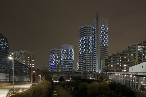 Alumimium, doppelte Verschalung, double layer, cladding, steel frame, glass, renovation, breathable facade, atmende Fassade, doppelte Ummantelung, Stahlrahmen, Glas, Durchl�ftung, Passage, Halle, Glas, Dachterrassen