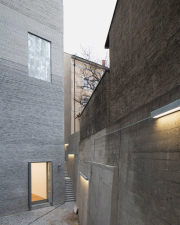 Monolith von Christ & Gantenbein, Erffnung Kunstmuseum Basel, Ein Interview mit Christoph Gantenbein zum Kunstmuseum Basel, Christ & Gantenbein, Basel, Zrich, Schweizer Architektur, swiss architects, Baunetz, Baunetz Interview, Baunetz-Meldung, Jeanette Kunsmann, Wettbewerb Erweiterung Kunstmuseum Basel, Beton, Ideale Architektur, Emanuel Christ, Rudolf Christ, Paul Bonatz, Museumsarchitektur, Museumserweiterung, Rume fr die Kunst, art and architecture, Schweizerisches Nationalmuseum Zrich, Bauen im Bestand, Kontext-Architektur, Weiterbauen, Beton, Backstein, Ziegel, Fassade, Pallazo, bernhard mendes brgi, art basel, Picasso, Basel, Wallraf-Richartz-Museum Kln, Oswald Mathias Ungers, Mauerwerk, Kollhoff