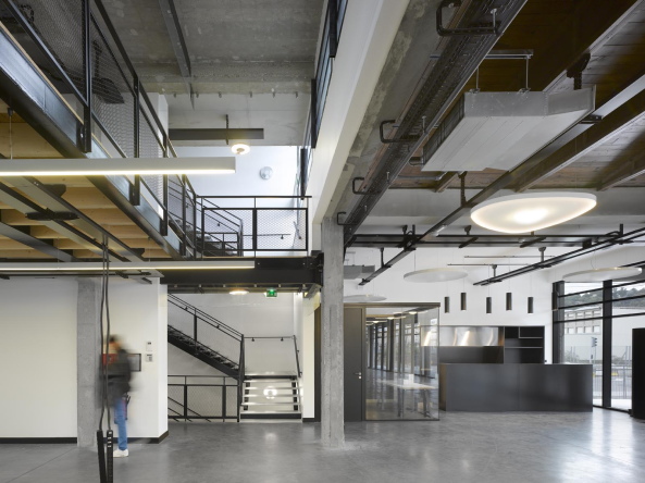 Studio Odile Decq, Architekturschule, Neubau, Umbau, Beton, Lagerhalle, Architekturausbildung, school, architecture school, refurbishment, Bgen, new building, Lyon, 2015, 2016, Frankreich, France, European training, Roland Halbe, Stuttgart