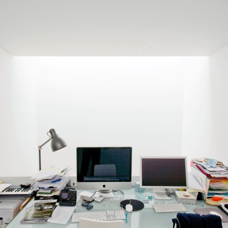 Leiden, Niederlande, Pasel Knzel, Stadthaus, Neubau, Architektur, architecture, urban villa, townhouse, Specific Neutrality, Pasel Kuenzel Architects, Wohnhaus, Wohnungsbau, Fertigstellung, Musikzimmer, hell, licht, weiss, white light flooded