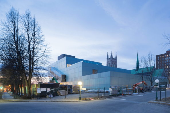 Ville de Qubec, Kanada, 175 Rue Grande Allee, OMA, Rem Koolhaas, Shohei Shigematsu, inn Partners,  Muse national des beaux-arts du Qubec, Pierre lassonde pavillion, Pavillon, Wing, Flgel, Anschluss, Neubau, Glaskasten, Scheiben, Kisten, Boxen, Boxes, Stapel, gestapelt, Fertigstellung, 2016, Juni 2016, Erffnung, opening, Rotterdam, New York, Kanada, Nordamerika,