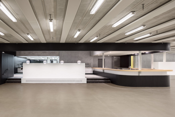 Universittsgebude, Zeppelin Universitt, informelle Begegnungen, Friedrichshafen, Campusgebude, visuelle Bezge, komplexe Erschlieung, Erschlieungszonen, Kaserne, Bestandsbau, Patios, Luftrume, Oberlichter,  Glasfassaden, Treppe, baunetz, unigebude, campusneubau,