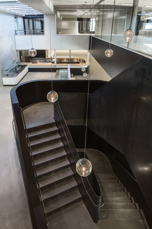 Universittsgebude, Zeppelin Universitt, informelle Begegnungen, Friedrichshafen, Campusgebude, visuelle Bezge, komplexe Erschlieung, Erschlieungszonen, Kaserne, Bestandsbau, Patios, Luftrume, Oberlichter,  Glasfassaden, Treppe, baunetz, unigebude, campusneubau,