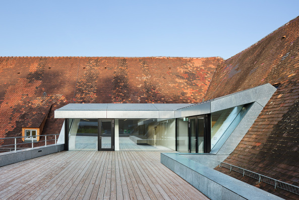 Universittsgebude, Zeppelin Universitt, informelle Begegnungen, Friedrichshafen, Campusgebude, visuelle Bezge, komplexe Erschlieung, Erschlieungszonen, Kaserne, Bestandsbau, Patios, Luftrume, Oberlichter,  Glasfassaden, Treppe, baunetz, unigebude, campusneubau,