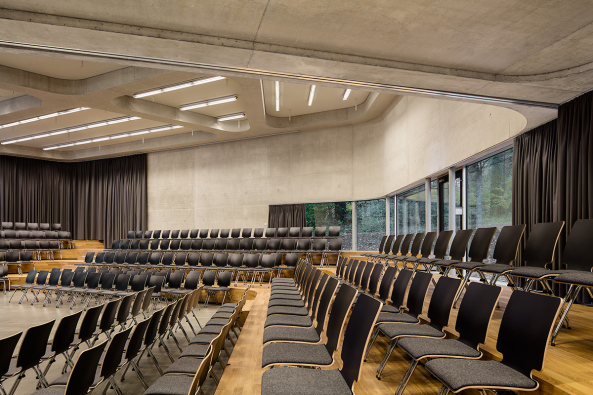 Universittsgebude, Zeppelin Universitt, informelle Begegnungen, Friedrichshafen, Campusgebude, visuelle Bezge, komplexe Erschlieung, Erschlieungszonen, Kaserne, Bestandsbau, Patios, Luftrume, Oberlichter,  Glasfassaden, Treppe, baunetz, unigebude, campusneubau,