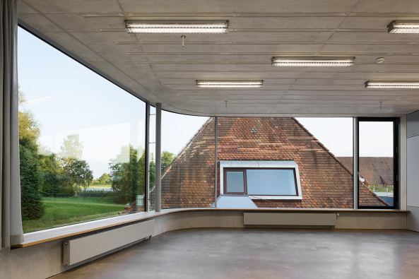 Universittsgebude, Zeppelin Universitt, informelle Begegnungen, Friedrichshafen, Campusgebude, visuelle Bezge, komplexe Erschlieung, Erschlieungszonen, Kaserne, Bestandsbau, Patios, Luftrume, Oberlichter,  Glasfassaden, Treppe, baunetz, unigebude, campusneubau,