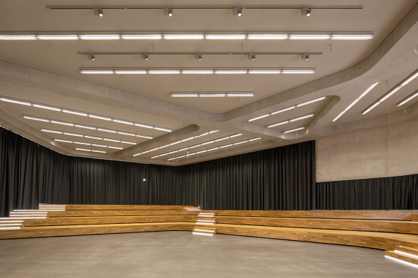 Universittsgebude, Zeppelin Universitt, informelle Begegnungen, Friedrichshafen, Campusgebude, visuelle Bezge, komplexe Erschlieung, Erschlieungszonen, Kaserne, Bestandsbau, Patios, Luftrume, Oberlichter,  Glasfassaden, Treppe, baunetz, unigebude, campusneubau,