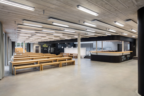 Universittsgebude, Zeppelin Universitt, informelle Begegnungen, Friedrichshafen, Campusgebude, visuelle Bezge, komplexe Erschlieung, Erschlieungszonen, Kaserne, Bestandsbau, Patios, Luftrume, Oberlichter,  Glasfassaden, Treppe, baunetz, unigebude, campusneubau,