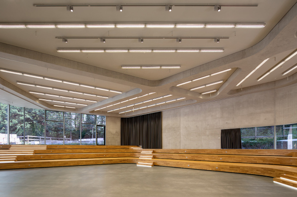 Universittsgebude, Zeppelin Universitt, informelle Begegnungen, Friedrichshafen, Campusgebude, visuelle Bezge, komplexe Erschlieung, Erschlieungszonen, Kaserne, Bestandsbau, Patios, Luftrume, Oberlichter,  Glasfassaden, Treppe, baunetz, unigebude, campusneubau,