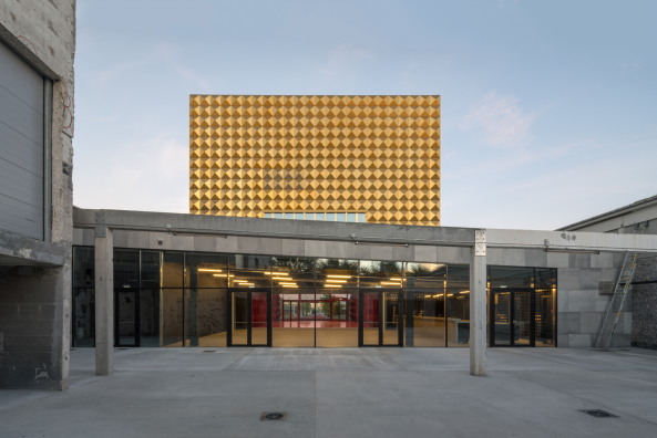 MVRDV, COBE, Ragnarock, Rock, Musik, Museum, 2016, rock music, hall of fame, goldene fassade, glam rock, Denmark, D�nemark, new generation, musicians, artists, creative professionals, K�nstler, Musiker, Roskilde, ROCKmagneten masterplan, Fassade, Kiste, box, schwebende box,