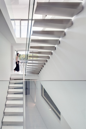 Villa Perlweiss; MIR + Lee Architekten; Stuttgart; Neubau; Einfamilienhaus; polygonal; Dymanisch; asymmetrisch; Mamor; Arcylstein