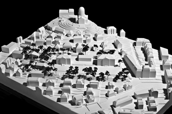 Wolfgang Rossbauer, Susanne Triller, Hort Ilgen Z�rich, Kita, Kindergarten, Schule, Schulneubau, Baunetz, Baunetz Media, Baunetz Meldungen, Holzbau, Beton, Fundament, Schulanlage Ilgen Z�rich, Schulhaus Ilgen A, Bauen f�r Kinder, Fassade, Neubau, Grundriss, Hexagon, Klassenzimmer, Schularchitektur, Architektur, Architektur, Holzverschalung, Referenz, Bauwerk, Sockel, Kindergarten, Hortneubau, Kinderbetreuung, Otto Wolff, Ernst Diener, Wolfgang Rossbauer Architekt