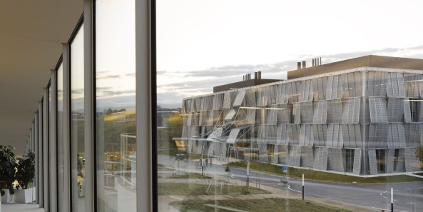 Dominique Perrault, EPFL, Lausanne, Maschinenbau, mechanical engineering, Schweiz, frankreich, 2016, Fertigestllung, Neubau, Brogebude, Forschung, Lehre students, teaching, university, Universitt, Ausbildung, Studium, Atrium, Fassade, DPA, Zweifel + Stricker + Associates