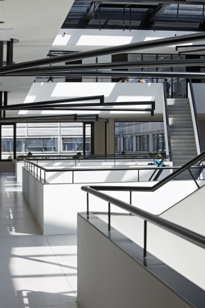 Dominique Perrault, EPFL, Lausanne, Maschinenbau, mechanical engineering, Schweiz, frankreich, 2016, Fertigestllung, Neubau, B�rogeb�ude, Forschung, Lehre students, teaching, university, Universit�t, Ausbildung, Studium, Atrium, Fassade, DPA, Zweifel + Stricker + Associates