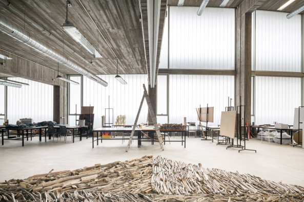 La Laguna, Architektur, architecture, Neubau, Fertigstellung, 2016, 2015,  Facultad de Bellas Artes, gpy arquitectos, Campus, Campus de Guajara, Kunst, art, exhibition, curves, gekurvt, geschwungen, grau, concrete, Beton, Innenhof, Palmen, Insel, Kanaren, Filippo Poli