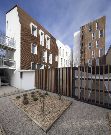 Holz, wood, Schwelle, threshold, living, Paris, Atelier Gemaile Rechok, Bezons, Apartments, Wohnungen, facade, Fassade